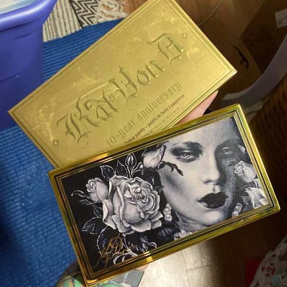 Kat Von D 10 Year Anniversary Eyeshadow Palette - Picture 6 of 8